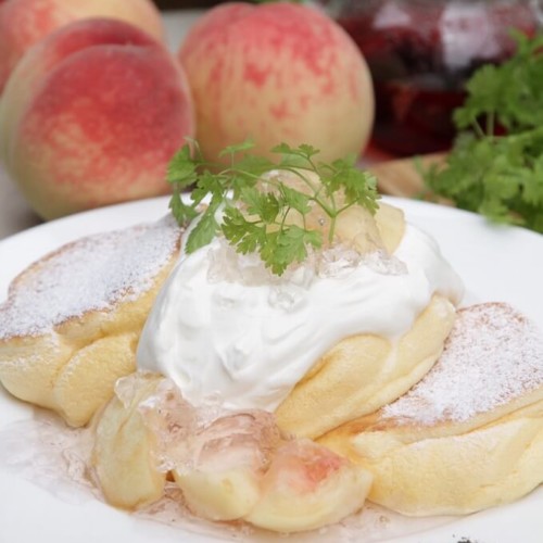 幸せのパンケーキ 「国産白桃のローズヒップピーチパンケーキ」