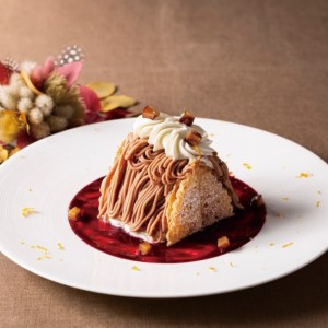 ヨックモック青山本店 BLUE BRICK LOUNGEで『栗のデセール ~自家製アイスクリームとカシスのソース~』発売