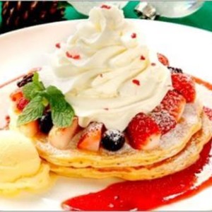 クア・アイナの冬の期間限定メニュー!見た目も華やかな「クリスマスパンケーキ」が登場!