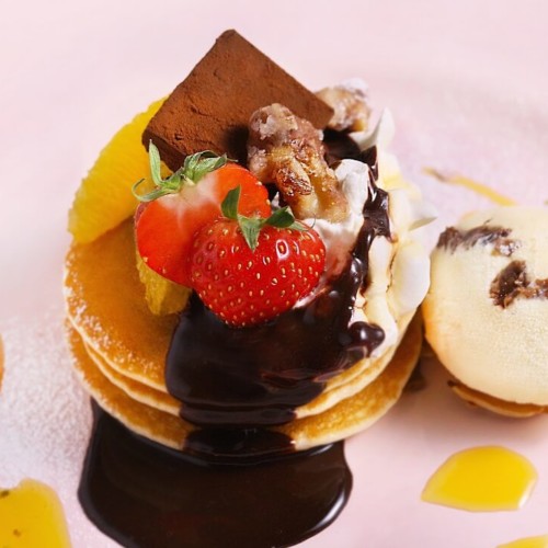 三菱一号館美術館 Cafe 1894 タイアップメニュー春色の小さなパンケーキ