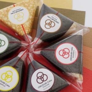【通販】おむすびケーキがお取り寄せ開始!見た目はおにぎりなのに、中身はケーキ?!