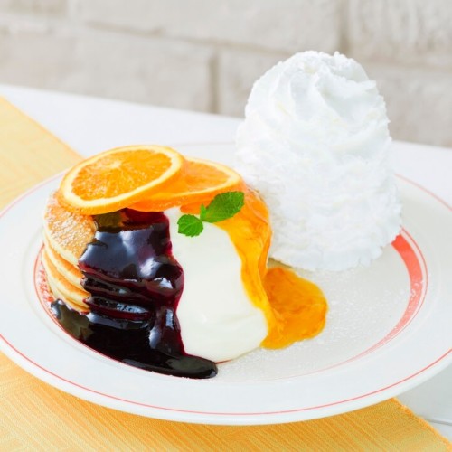 エッグスンシングス カシスとオレンジのパンケーキ