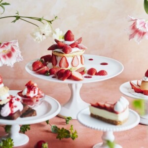 【期間限定】J.S. PANCAKE CAFEでアフタヌーンティに見立てたストロベリーフェアスタート!苺増量のスペシャルデーも。