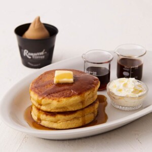 【新作】Roasted COFFEEでコーヒー風味香る王道の味わい「クラシックパンケーキ」発売!渋谷神南店限定
