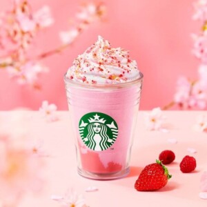 【新作】スターバックスコーヒーから甘酸っぱいストロベリーの風味をもっと楽しめる『さくら咲いたベリーフラペチーノ®』発売