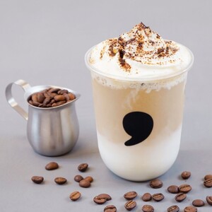 【新作】コンマティーでほろ苦いこだわりのコーヒークリームベースに ミルクをたっぷりと注いだ「アフォガートラテ」発売!