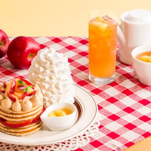エッグスンシングス 『りんごと紅茶のパンケーキ』と『アップルダイスシナモンティー』