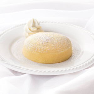 【新作】タリーズコーヒーで“ふわしゅわ”の新食感が楽しめる「バニラ香るスフレケーキ」発売!