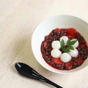 【期間限定】船橋屋こよみで果肉がたっぷり入った「苺の白玉しるこ」を発売!いちごと小豆の和洋融合スイーツ