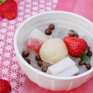 【通販】船橋屋で「苺ミルクあんみつ」お取り寄せ開始!甘酸っぱい苺×濃厚ミルク餡のほどよい甘さが癖になる