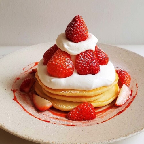 ミカサデコカフェ あまおうのショートケーキ風パンケーキ
