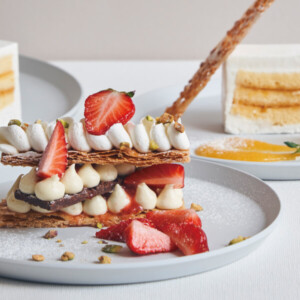 カフェ&ブックスビブリオテークで特別な産地直送フルーツにバターやマスカルポーネチーズを掛け合わせた初夏デザートを発売