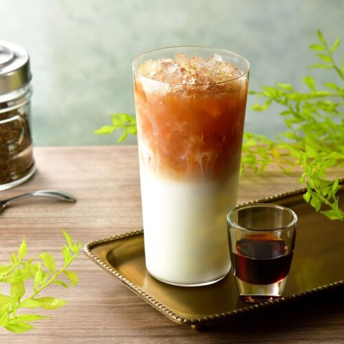 カフェドクリエ アイスほうじ茶ミルクティー〜沖縄県産黒糖みつ添え〜