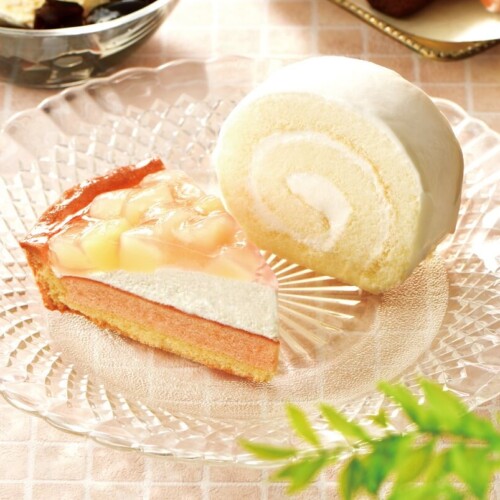 カフェドクリエ 『桃のタルト』『白いロールケーキ〜北海道産クリームチーズ使用〜』